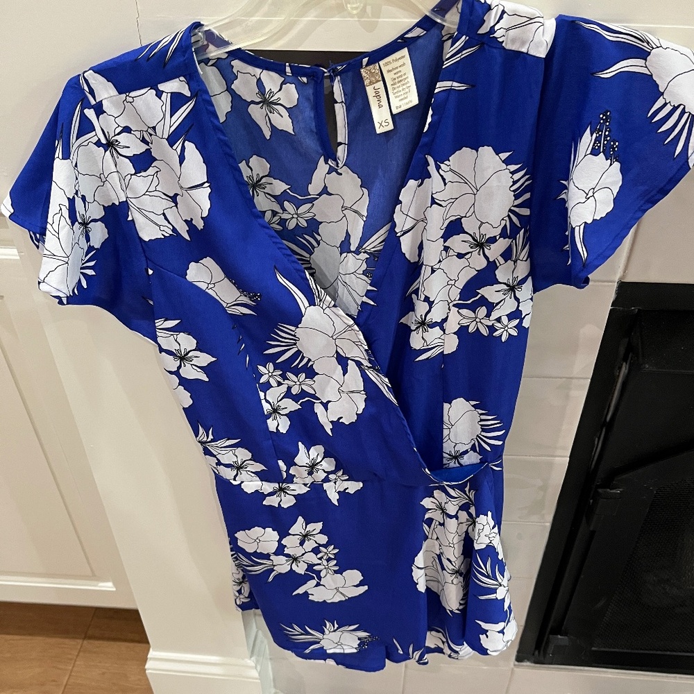 Japna XS blue and white floral romper